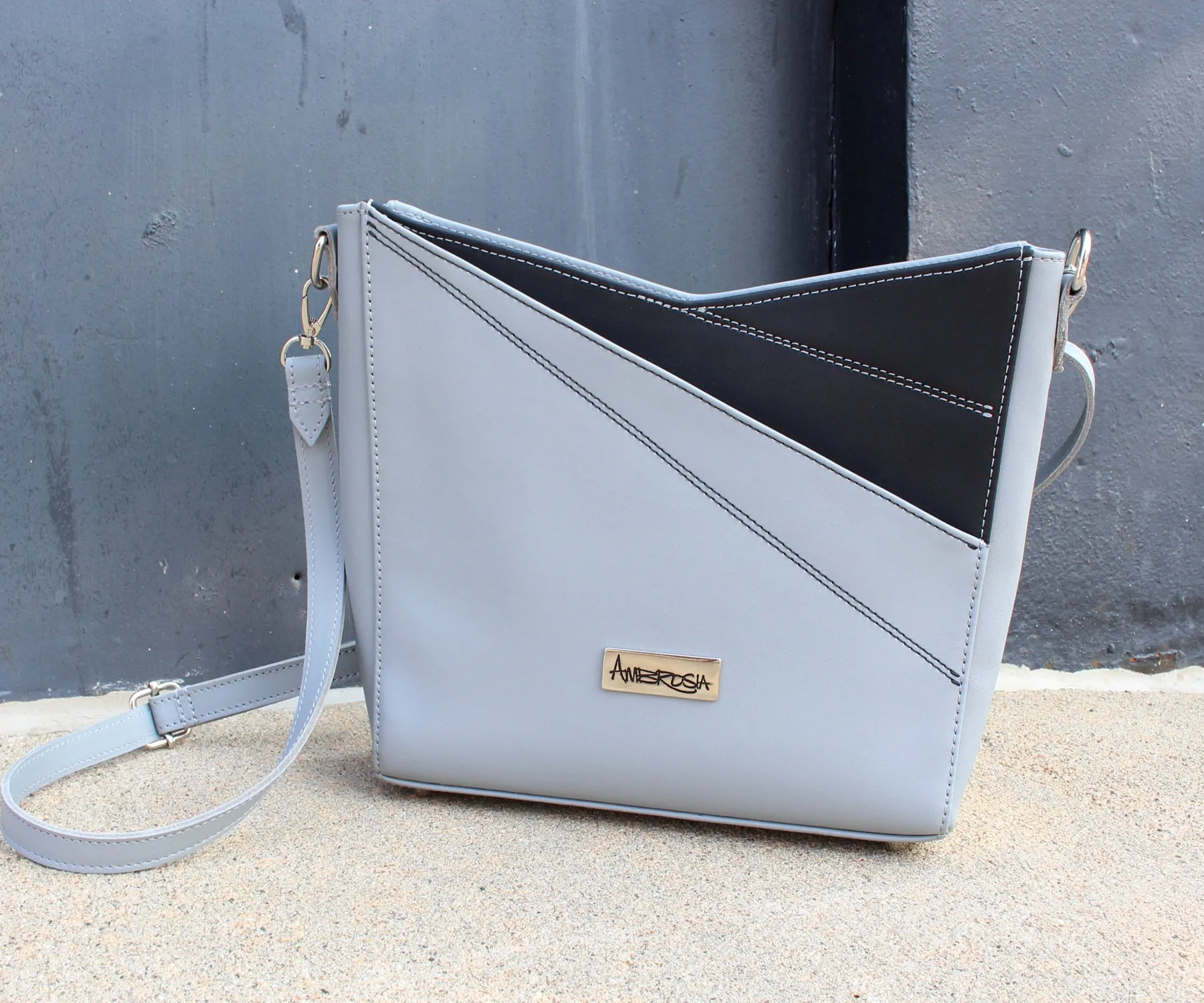 Angular Designer Leather Galloper Gray Black Handbag