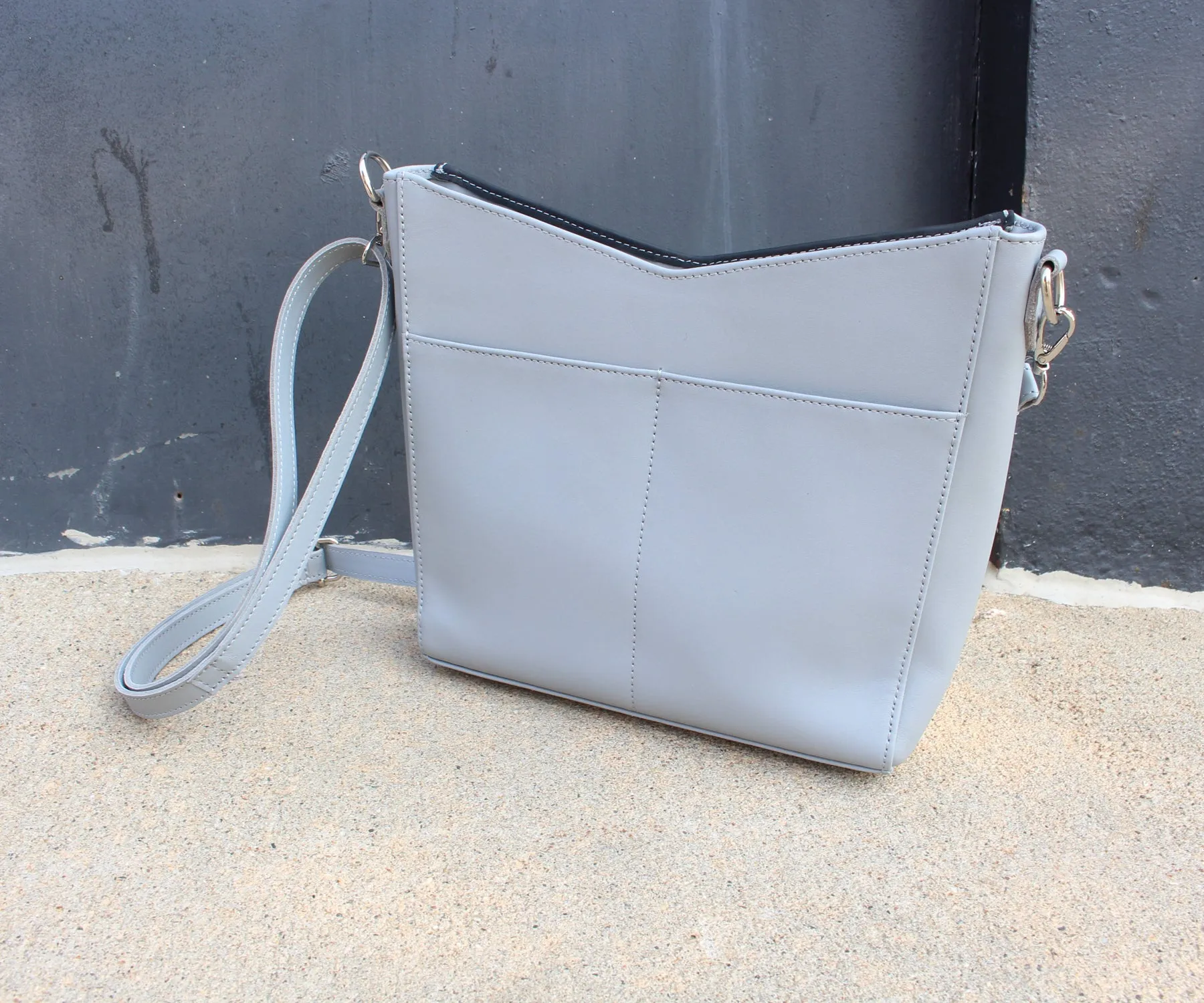 Angular Designer Leather Galloper Gray Black Handbag