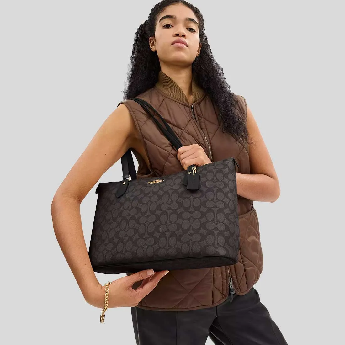 COACH Gallery Tote Bag In Signature Canvas Walnut/Black RB-CW381