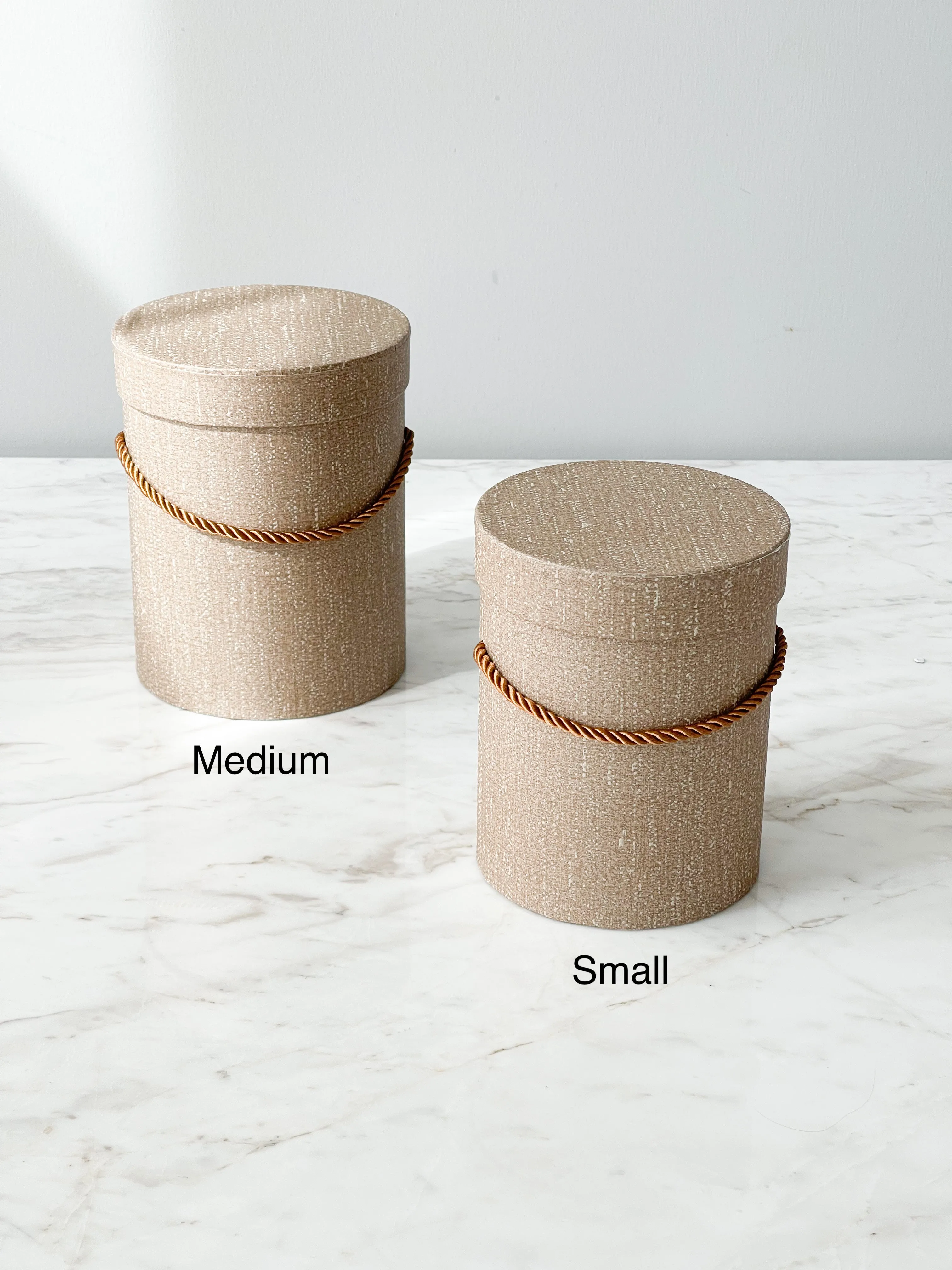 Colored Round Flower Box With Rope And Lid