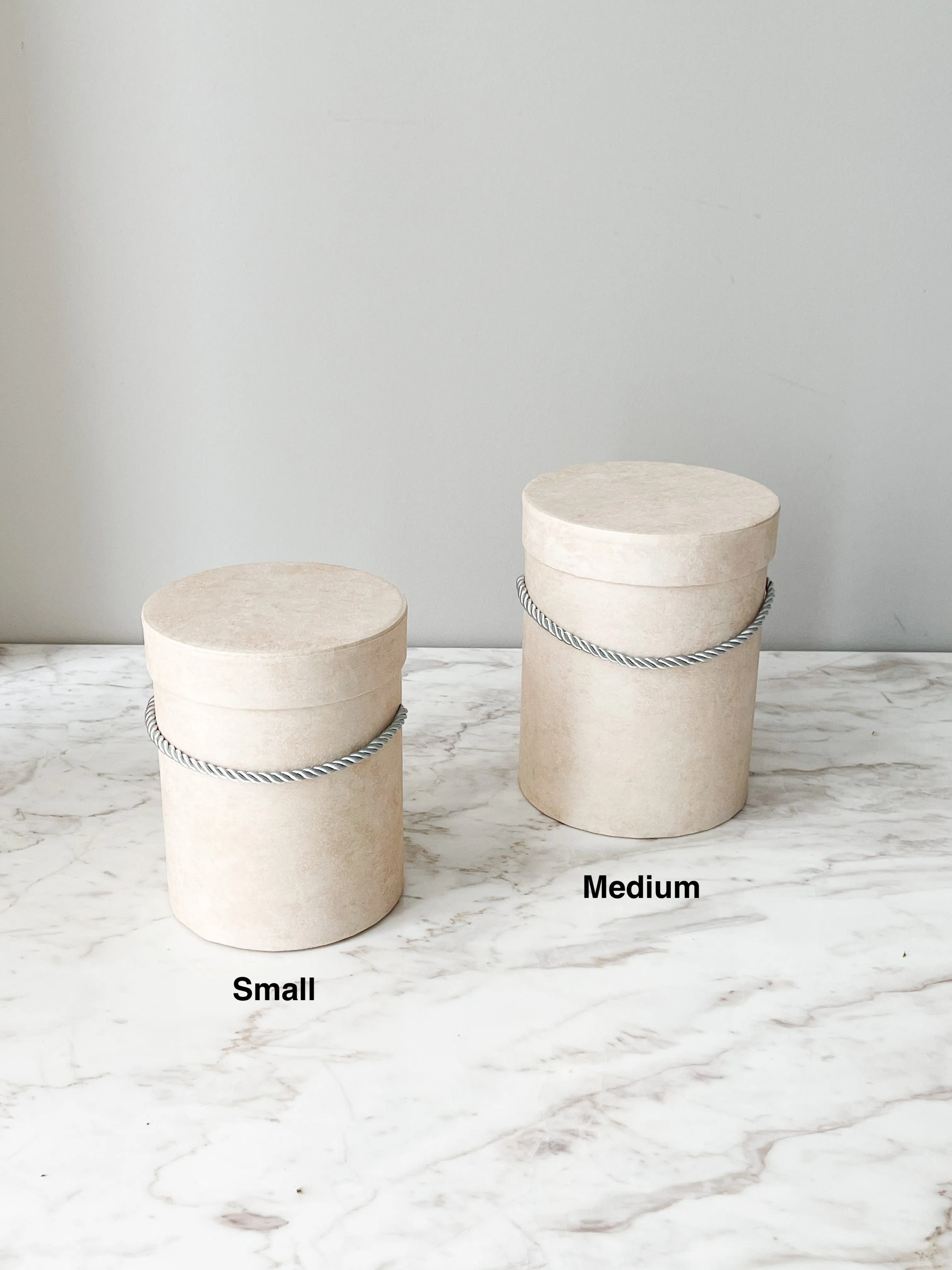 Colored Round Flower Box With Rope And Lid