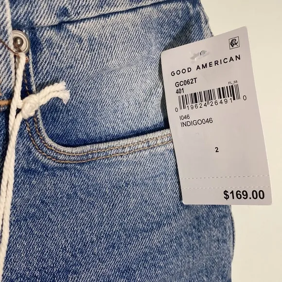 Good American Good Classic Distressed Weekender Jean NWT 2/26 Straight High rise
