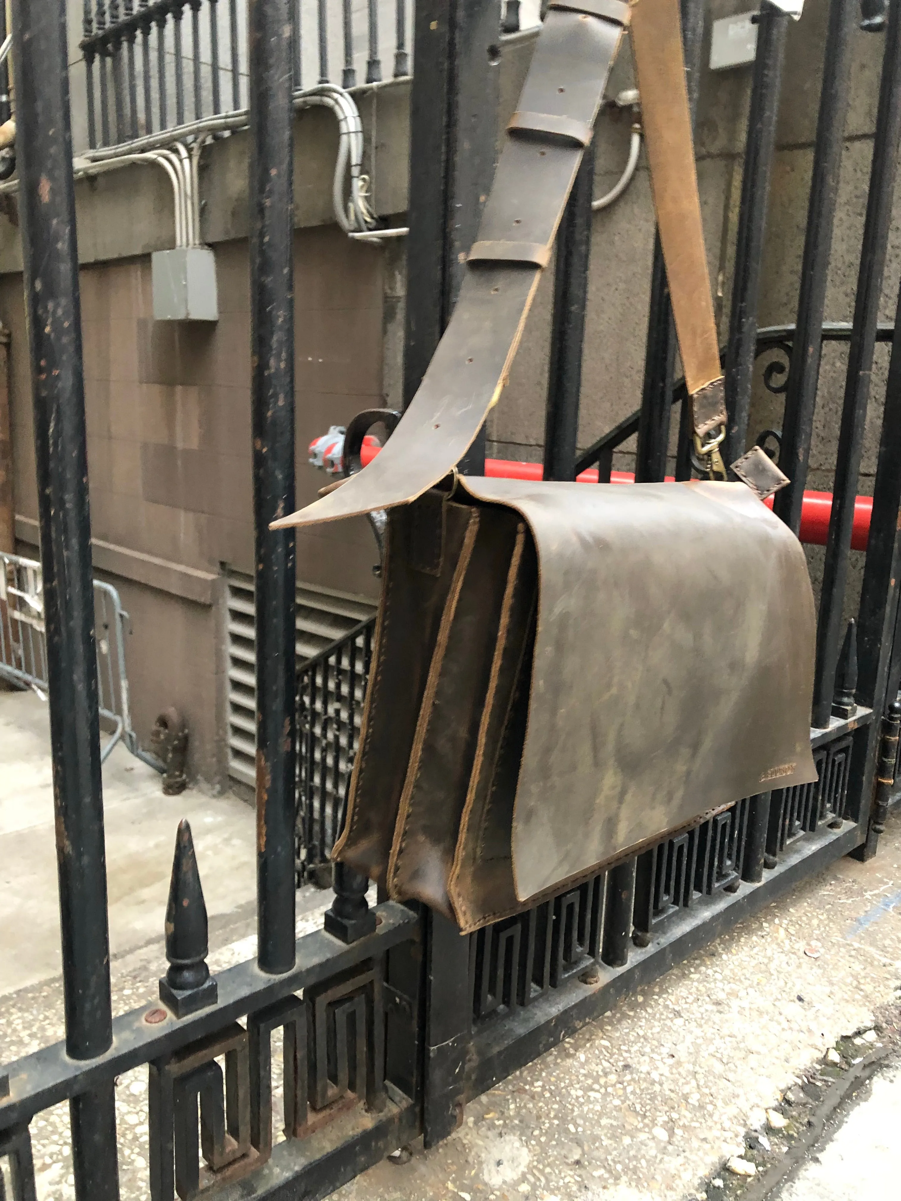 Gusseted Briefcase / Minimalist Leather Briefcase / Double Compartment Bag / Handstitched Leather