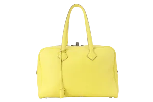 HERMES SAC VICTORIA II 35 LIME CLEMENCE LEATHER PALLADIUM HARDWARE STAMP X (YEAR 2016) WITH KEYS, PADLOCK AND DUST COVER
