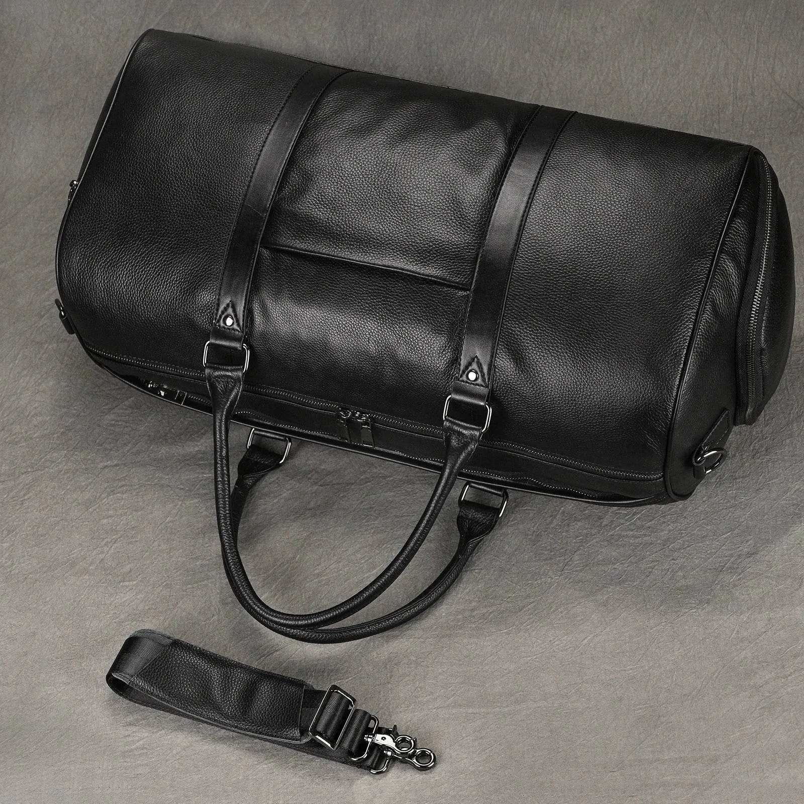 Large Capacity Men’s Genuine Leather Duffel for Travel and Fitness