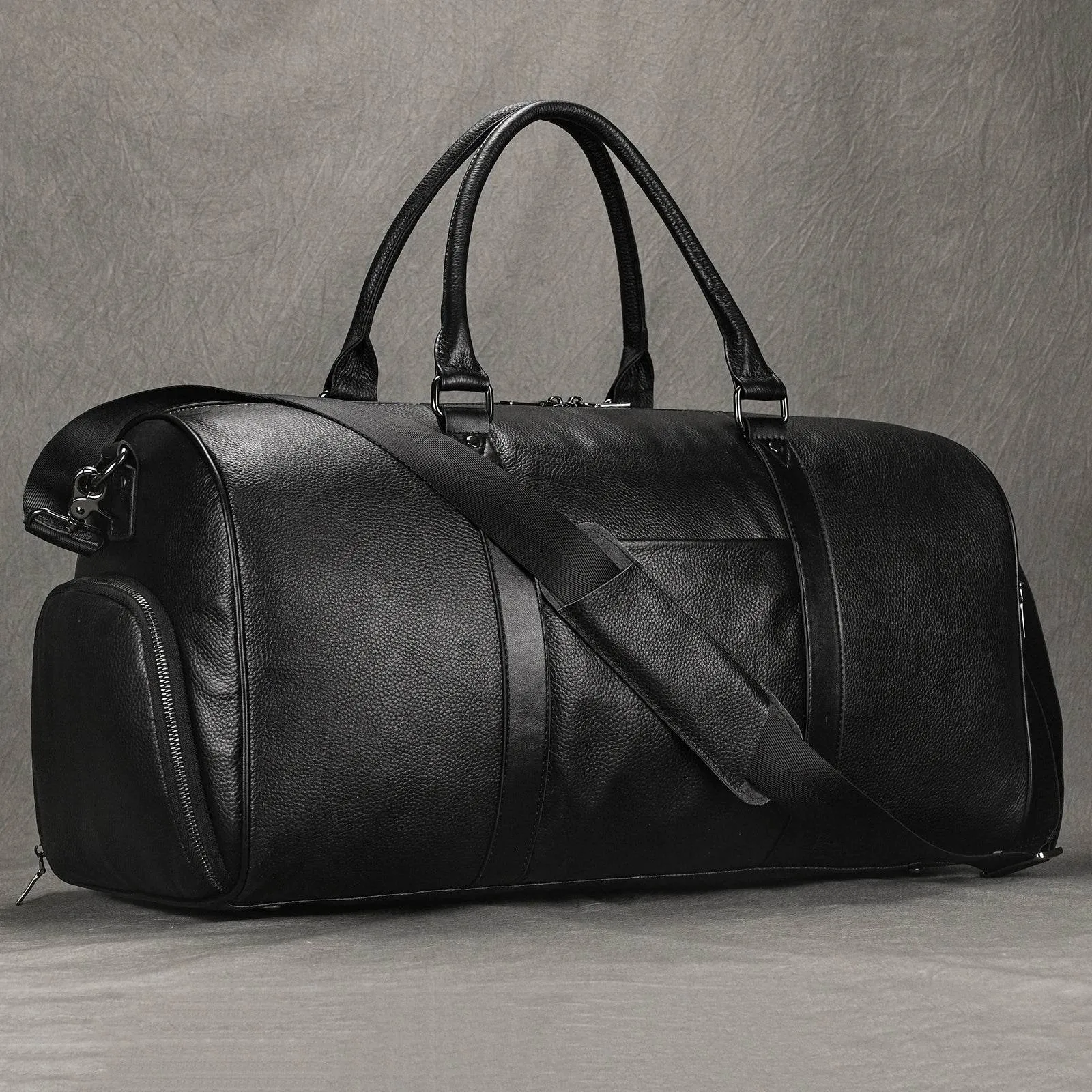 Large Capacity Men’s Genuine Leather Duffel for Travel and Fitness
