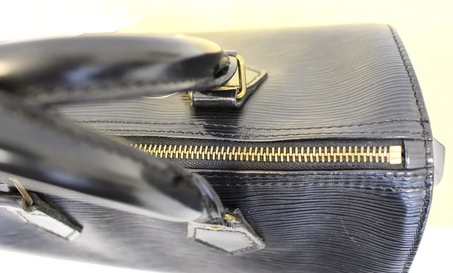 LOUIS VUITTON Black Epi Leather Speedy 25 Satchel Handbag