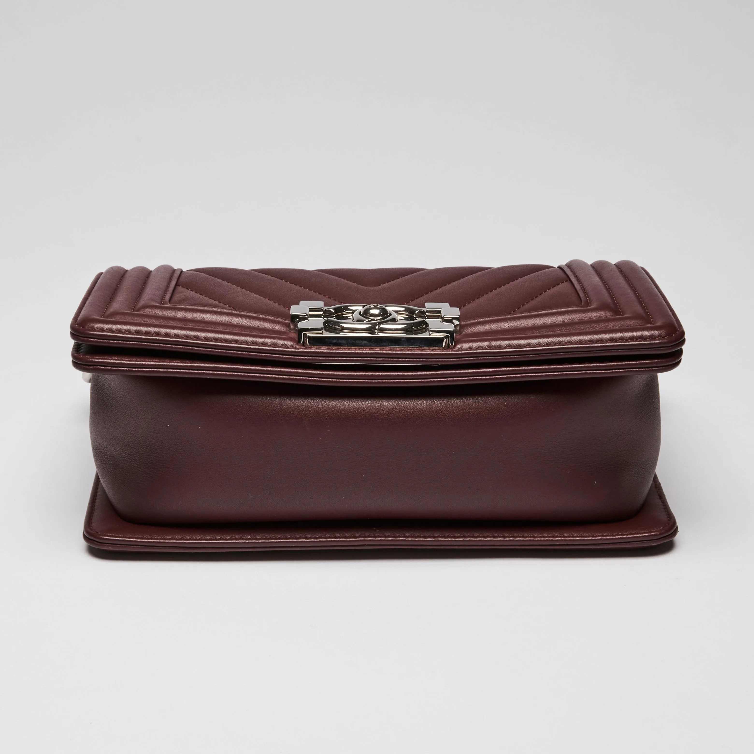 Pre-Loved Chanel ™ Chevron Small Boy Bag in Burgundy