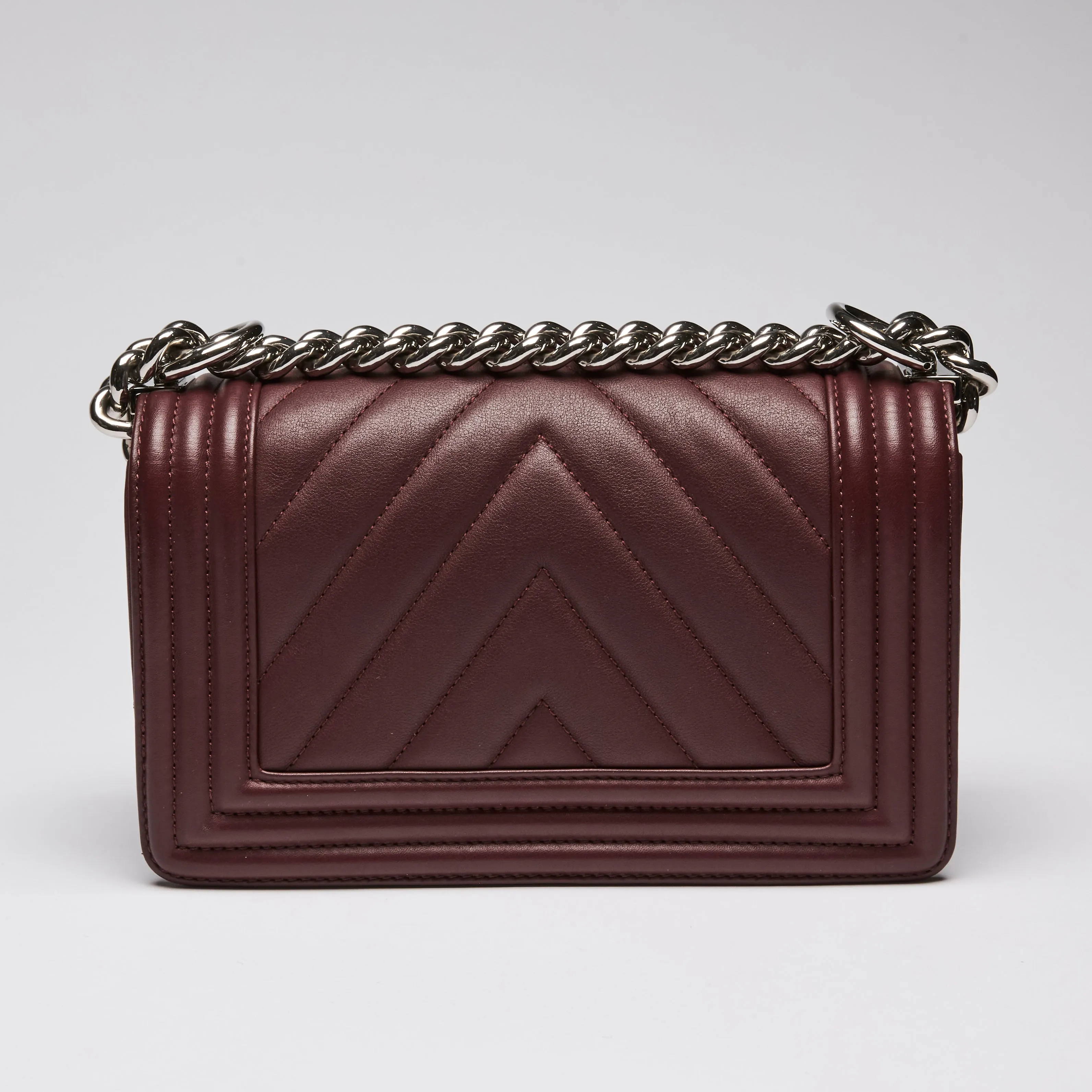 Pre-Loved Chanel ™ Chevron Small Boy Bag in Burgundy