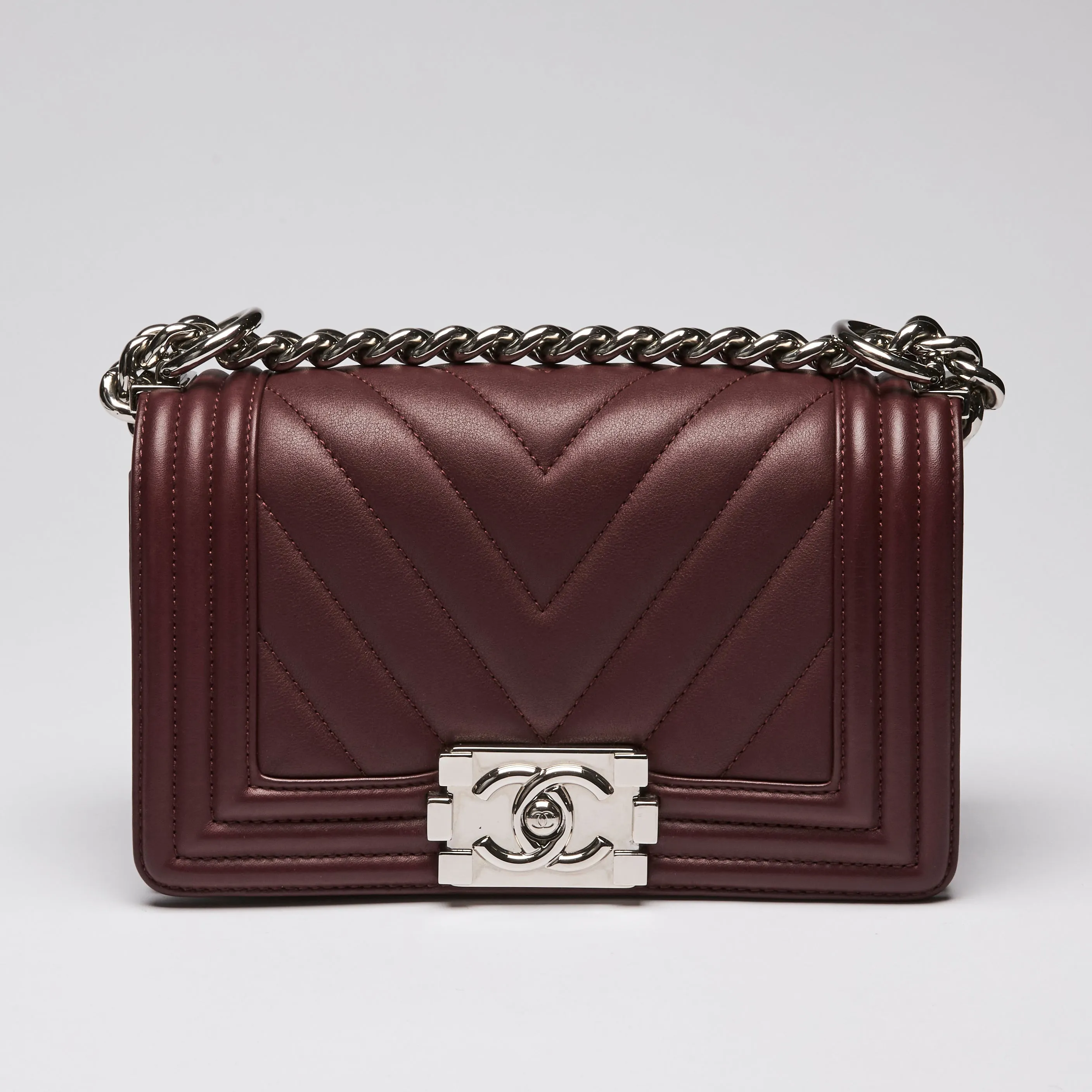 Pre-Loved Chanel ™ Chevron Small Boy Bag in Burgundy