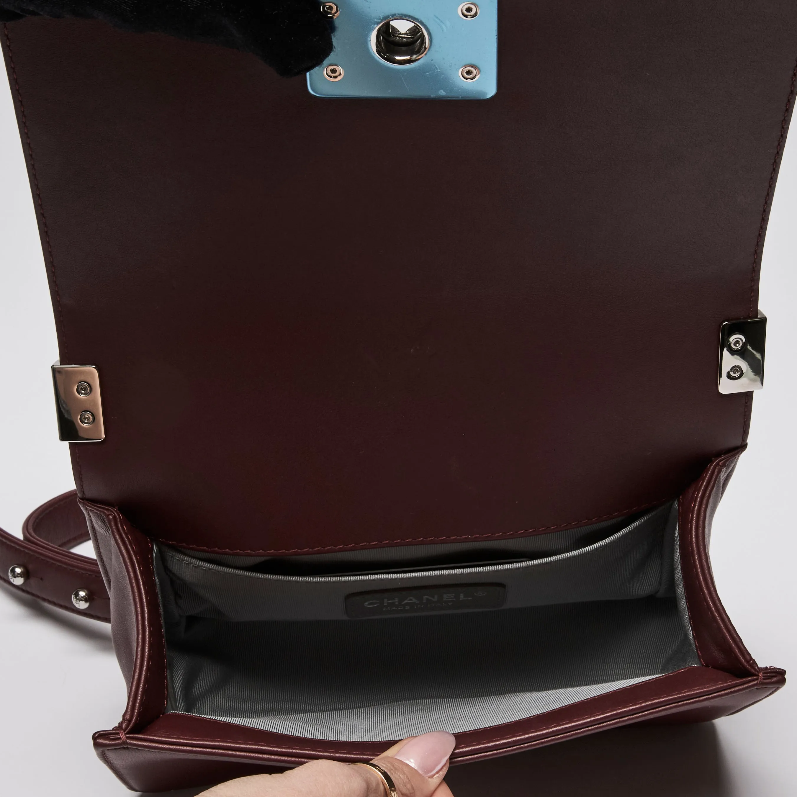 Pre-Loved Chanel ™ Chevron Small Boy Bag in Burgundy