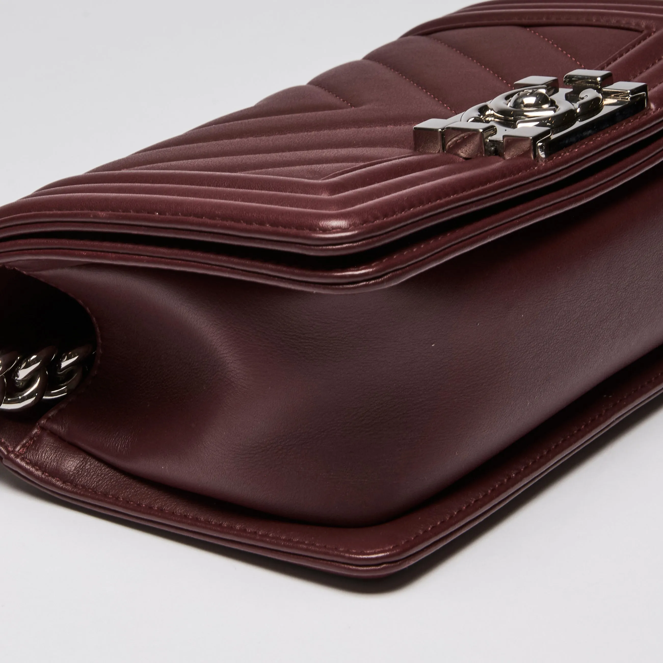 Pre-Loved Chanel ™ Chevron Small Boy Bag in Burgundy