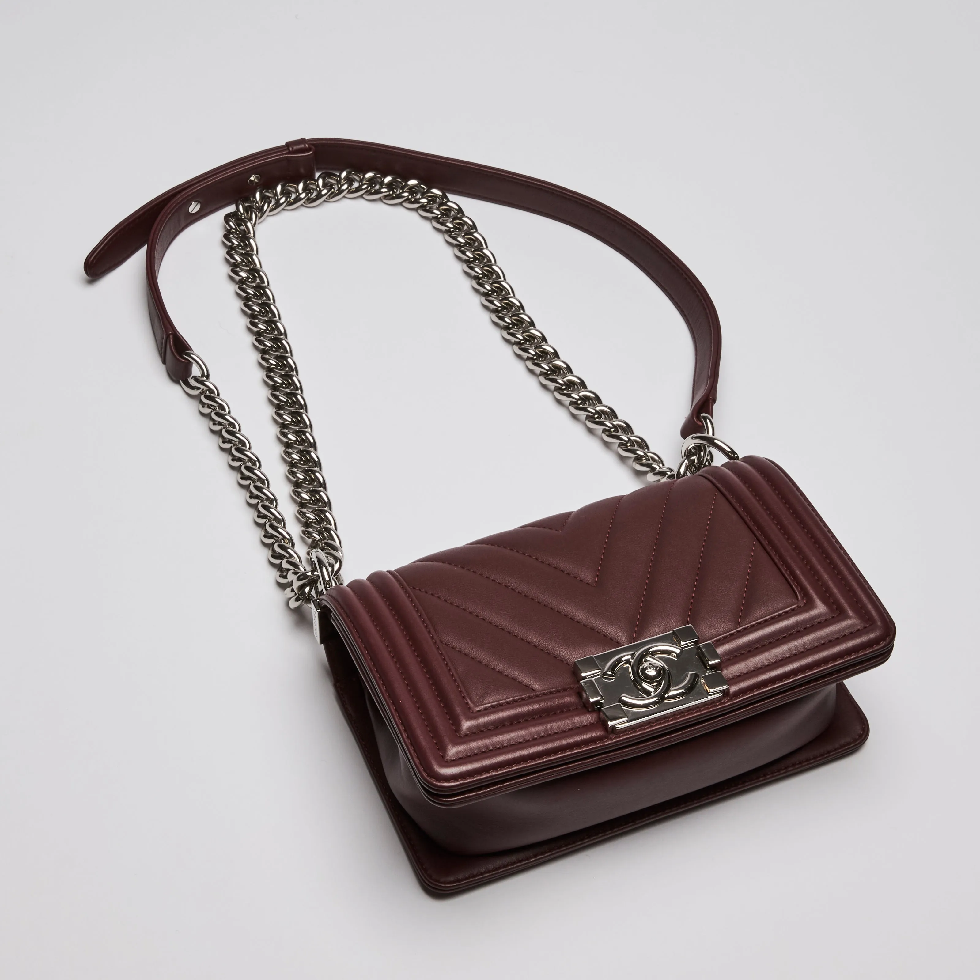 Pre-Loved Chanel ™ Chevron Small Boy Bag in Burgundy