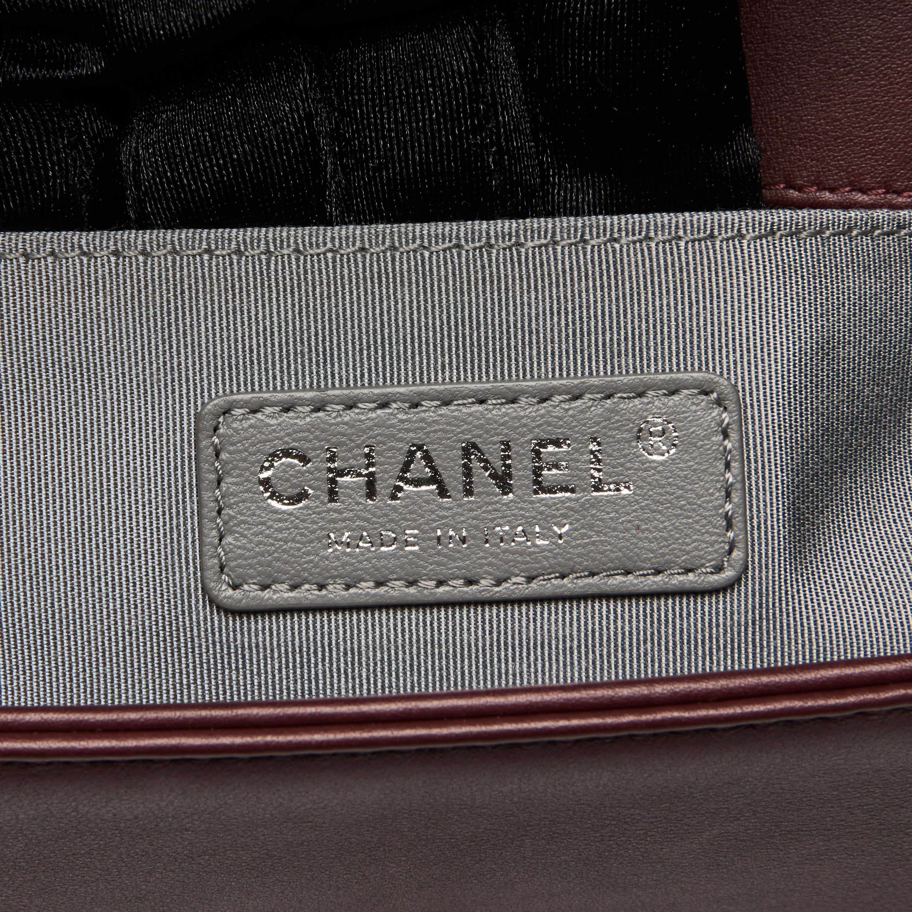 Pre-Loved Chanel ™ Chevron Small Boy Bag in Burgundy