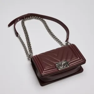 Pre-Loved Chanel ™ Chevron Small Boy Bag in Burgundy
