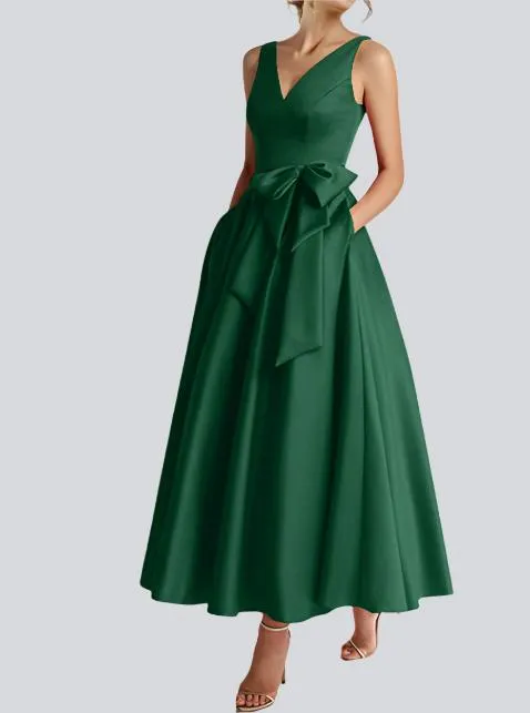 Simple A-Line Sleeveless V-Neck Mother of The Bride Dresses with Pockets