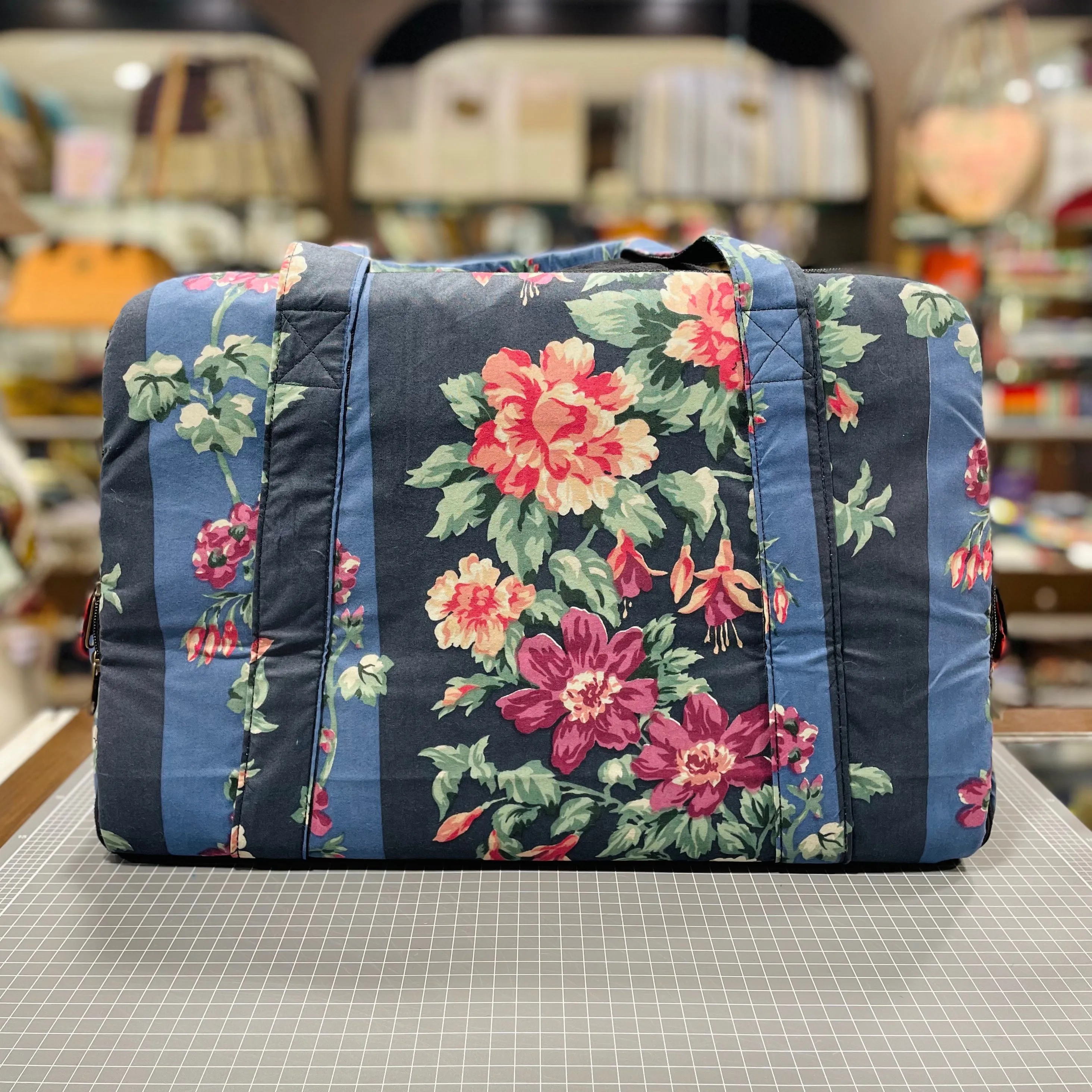 The Midnight Garden 💐 Large BeeKeeper Weekender (Da Vinci Collection)