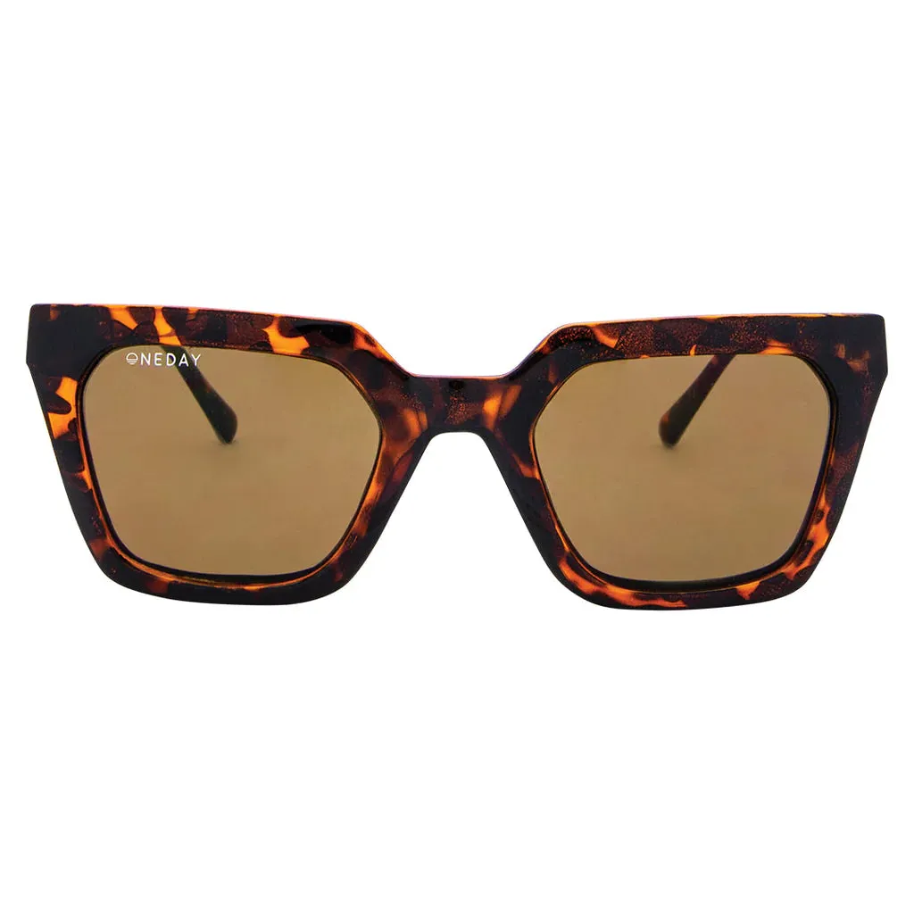 The Weekender Sunglass - Tort Brown