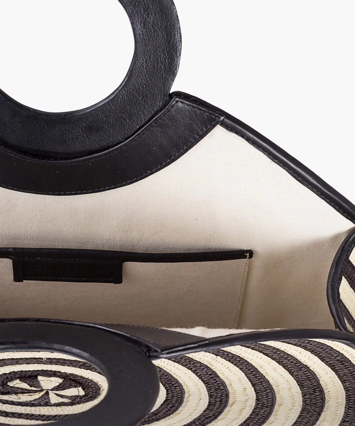 Zenú Large in Raffia and Leather